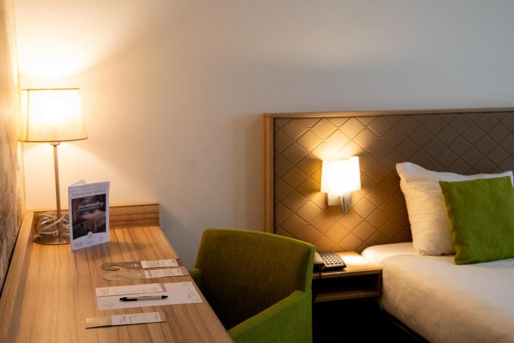 Standard Twin Room room - Image 3