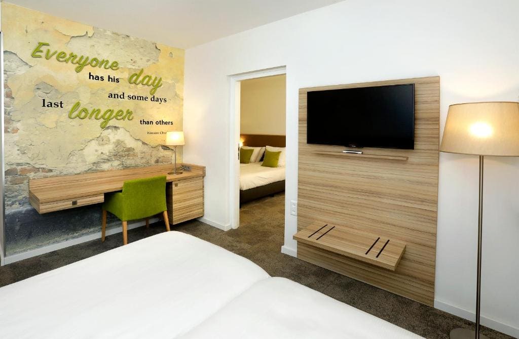 Quadruple Room with Shower room - Image 2