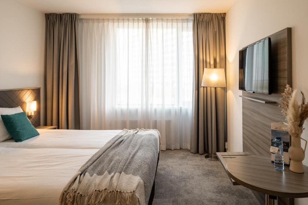 Quadruple Room with Shower room - Image 1