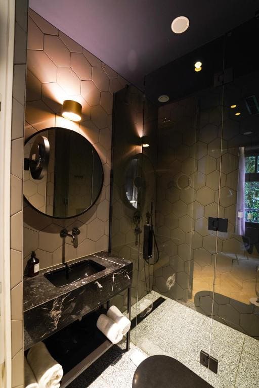Superior Double/Queen Room room - Image 3