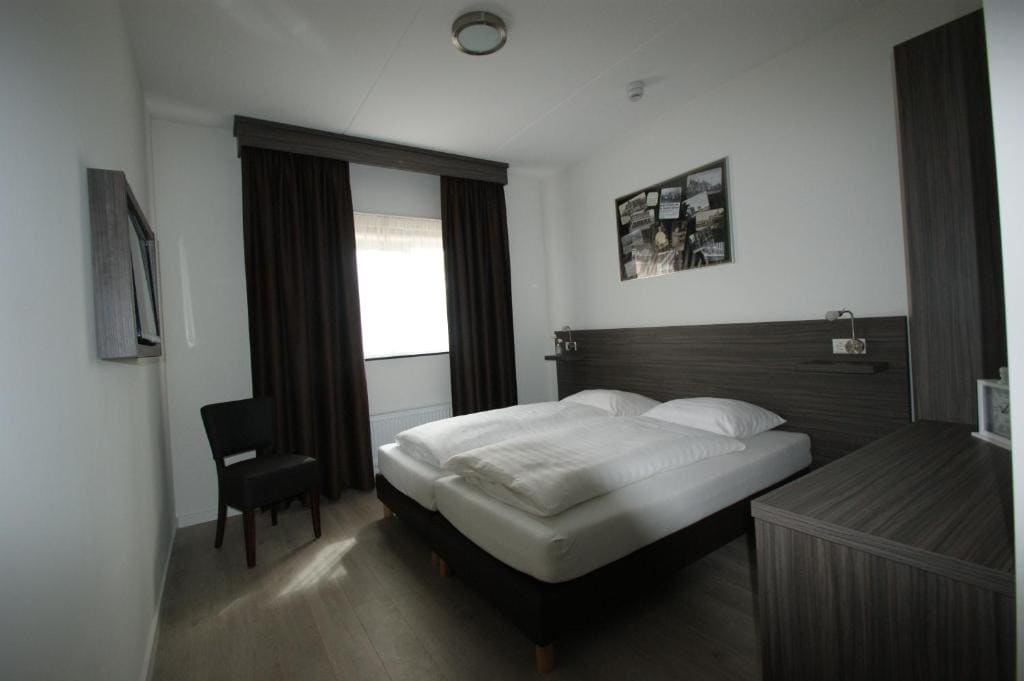 Family Room room - Image 1