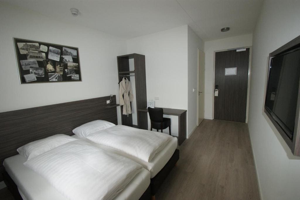 Family Room room - Image 2