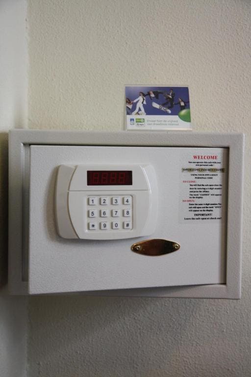 Standard Twin Room room - Image 2