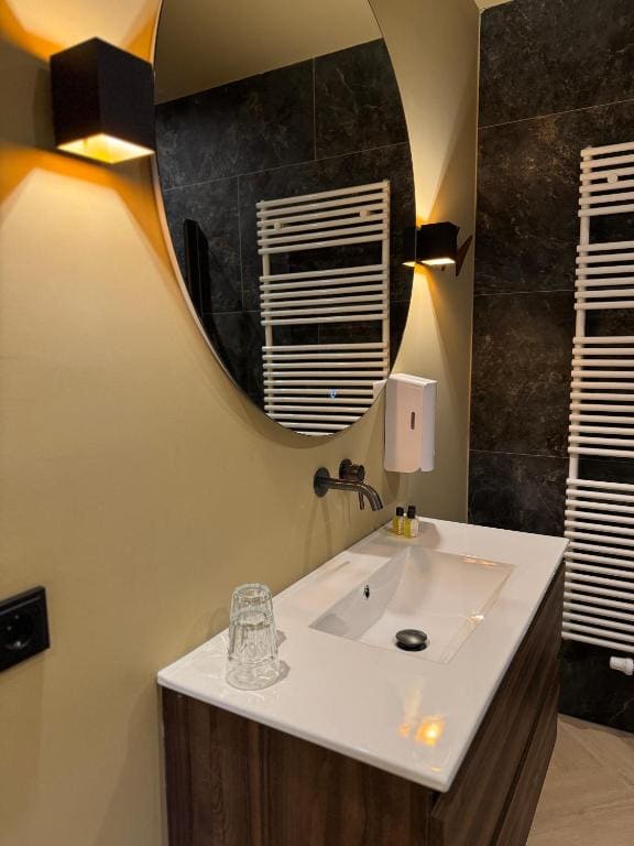 Deluxe King Room room - Image 1