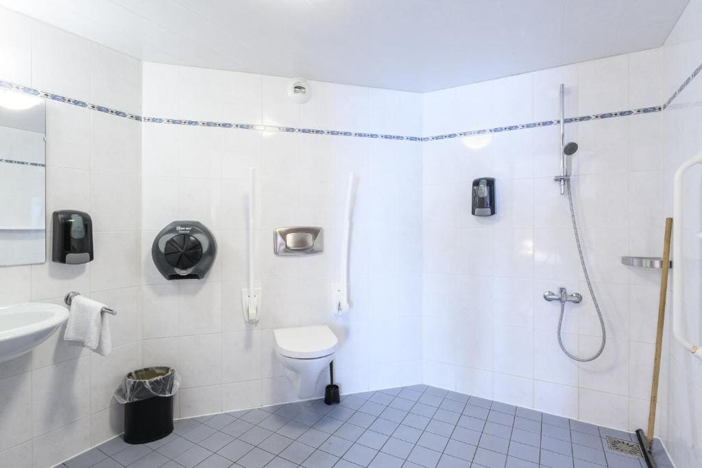 Standard Triple Room room - Image 3