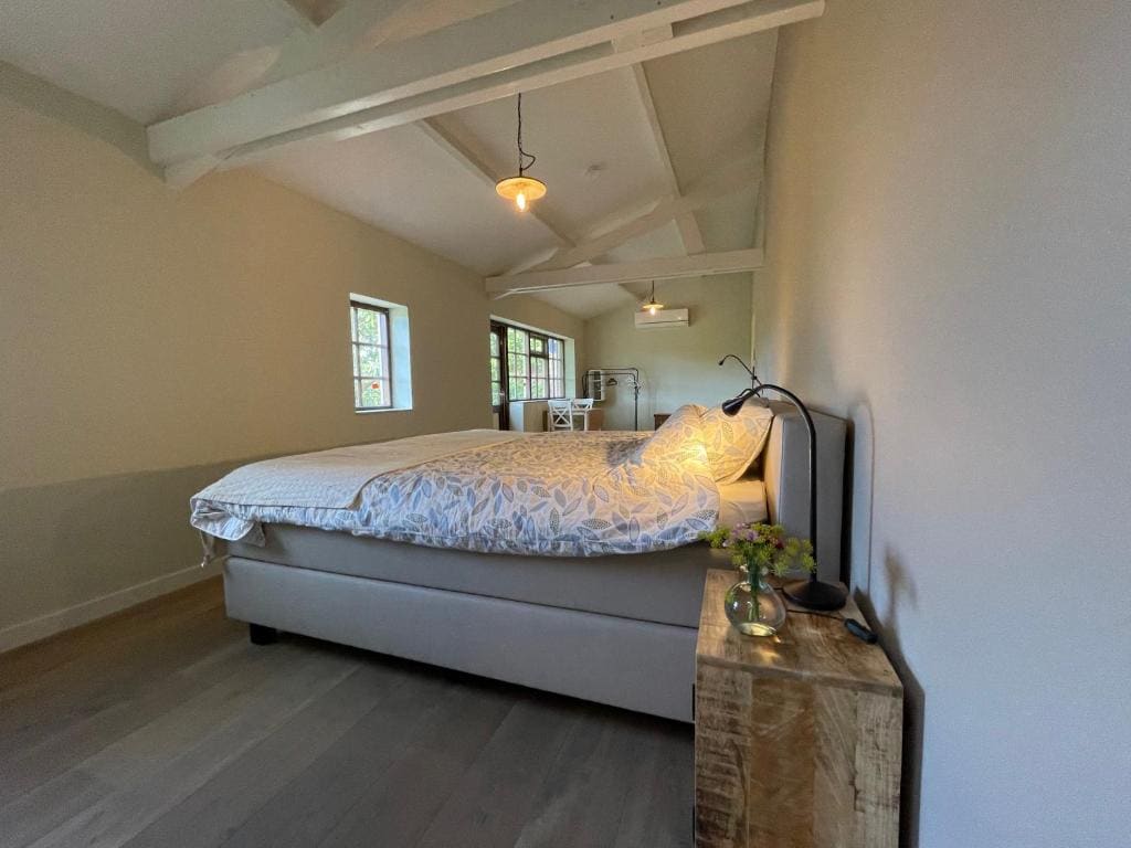 Deluxe Double Room with Shower room - Image 3