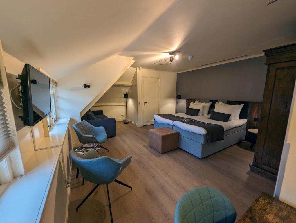 Family Room room - Image 2