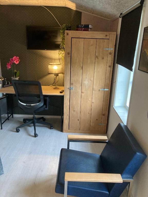 Single Room with Private Bathroom room - Image 1