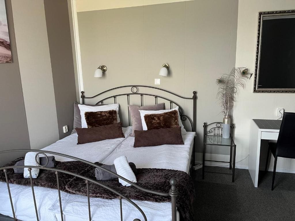 Deluxe Double or Twin Room room - Image 1