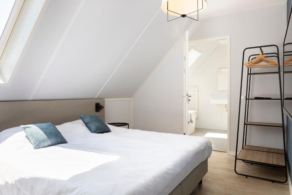Pets Home Two Bedrooms room - Image 3