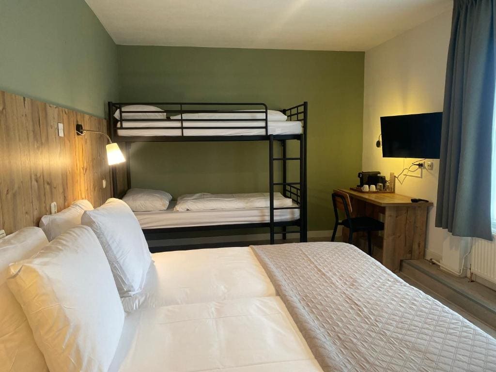 Family Room room - Image 1