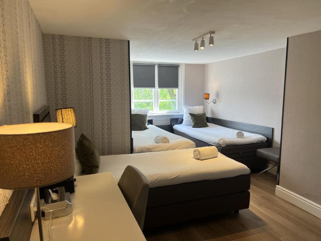 Small Twin Room room - Image 3