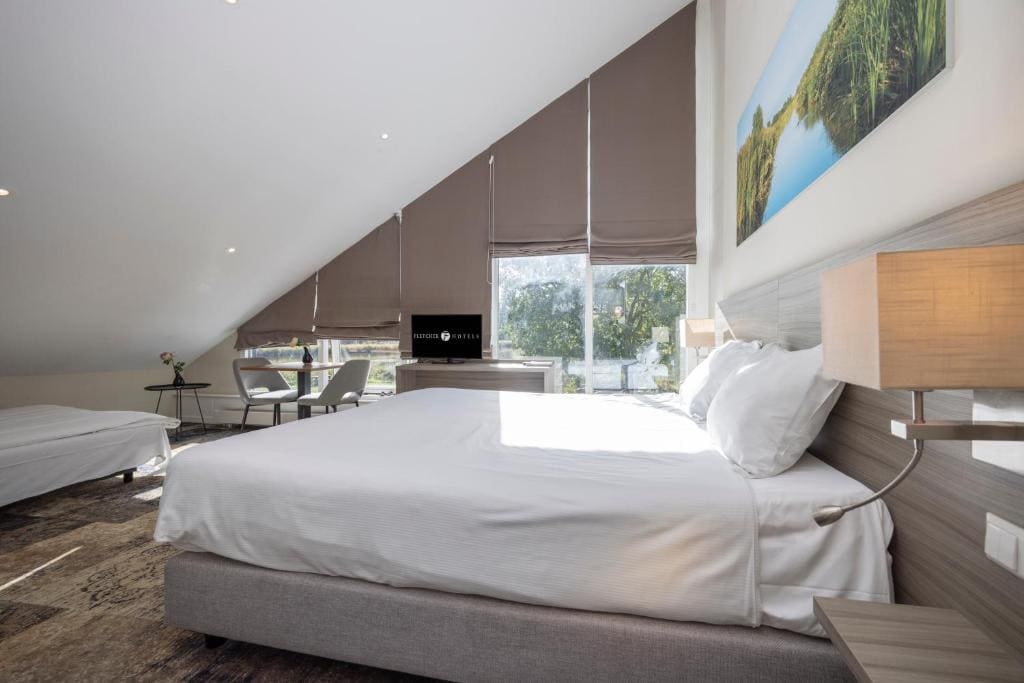 Family Room room - Image 1
