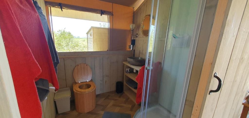 Tent room - Image 3