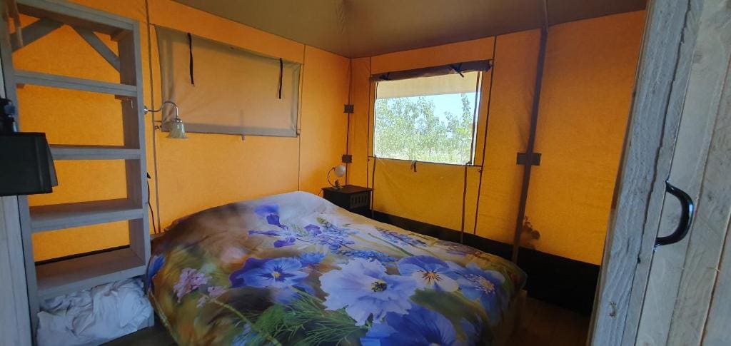 Tent room - Image 1