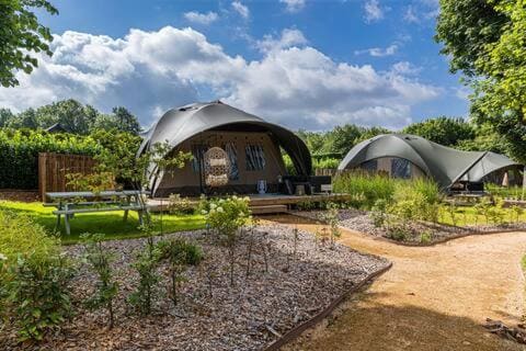 Tent room - Image 1