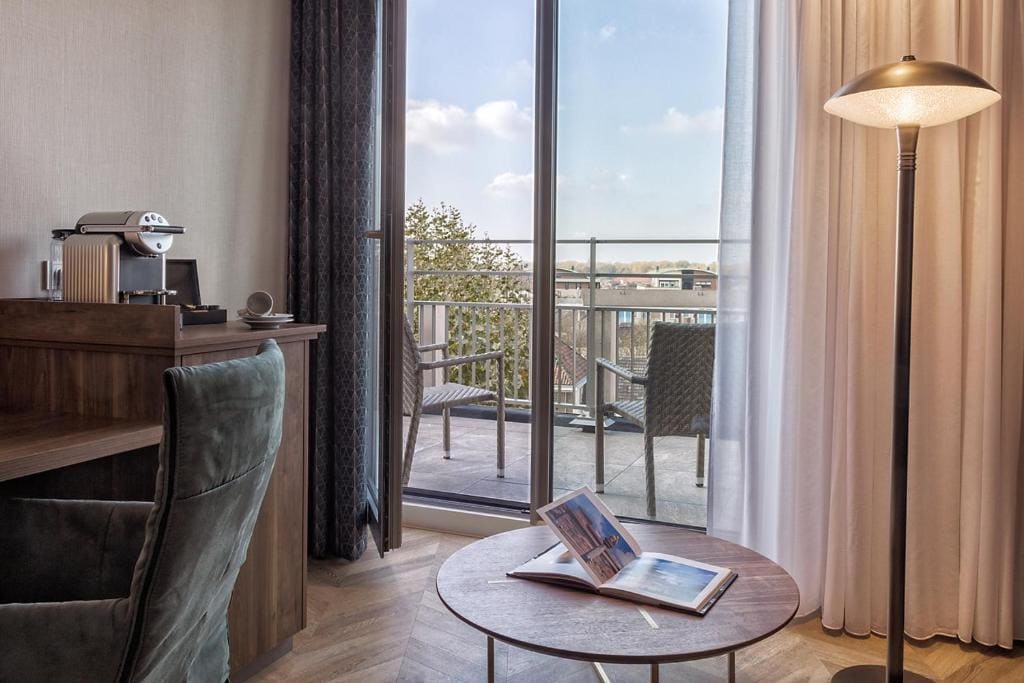 King Suite with Balcony room - Image 2