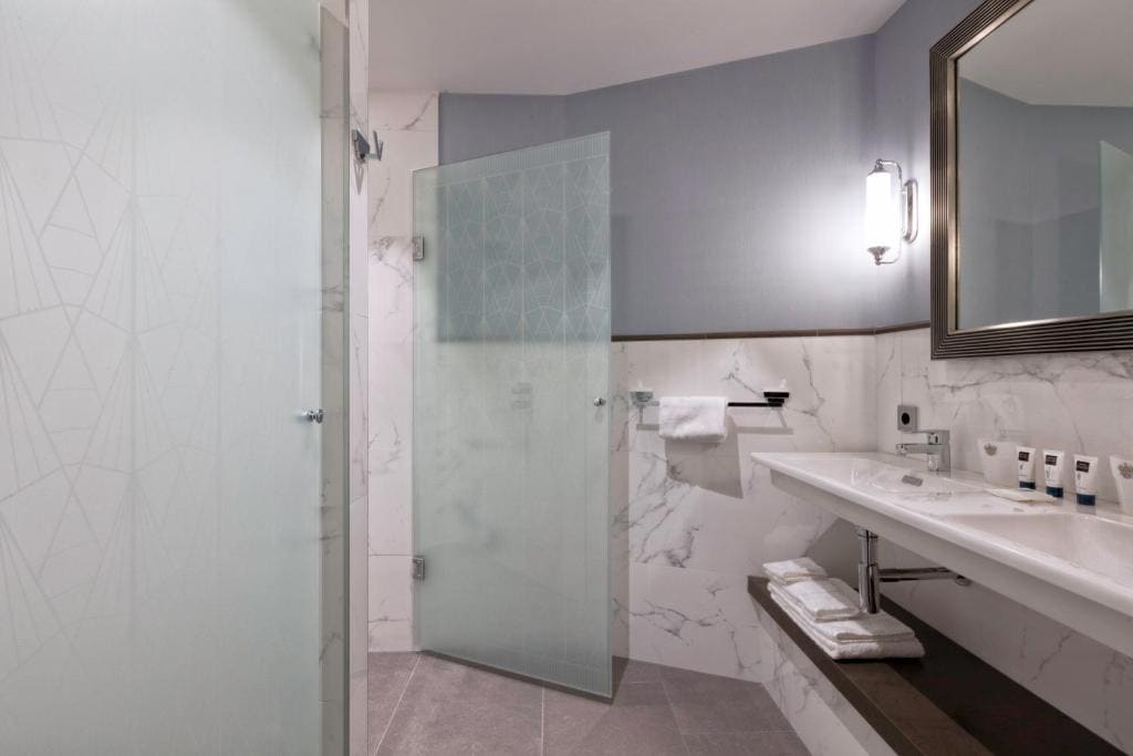 Superior Twin Room - Disability Access room - Image 3