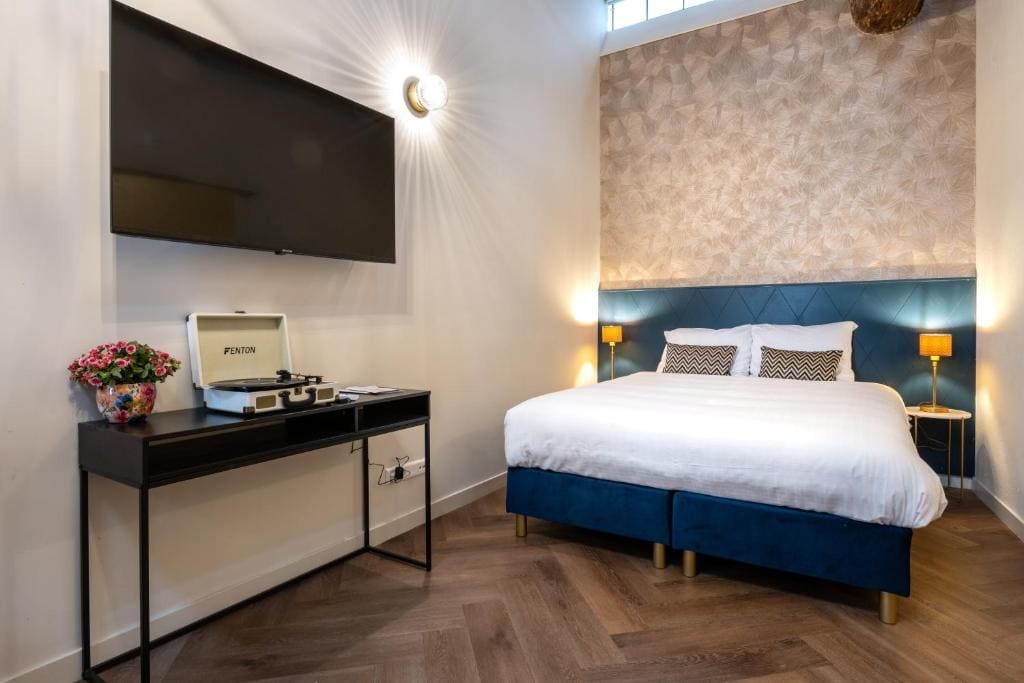Deluxe Family Room room - Image 3