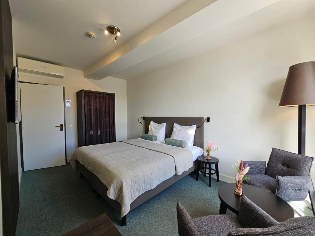 Deluxe Double Room room - Image 2