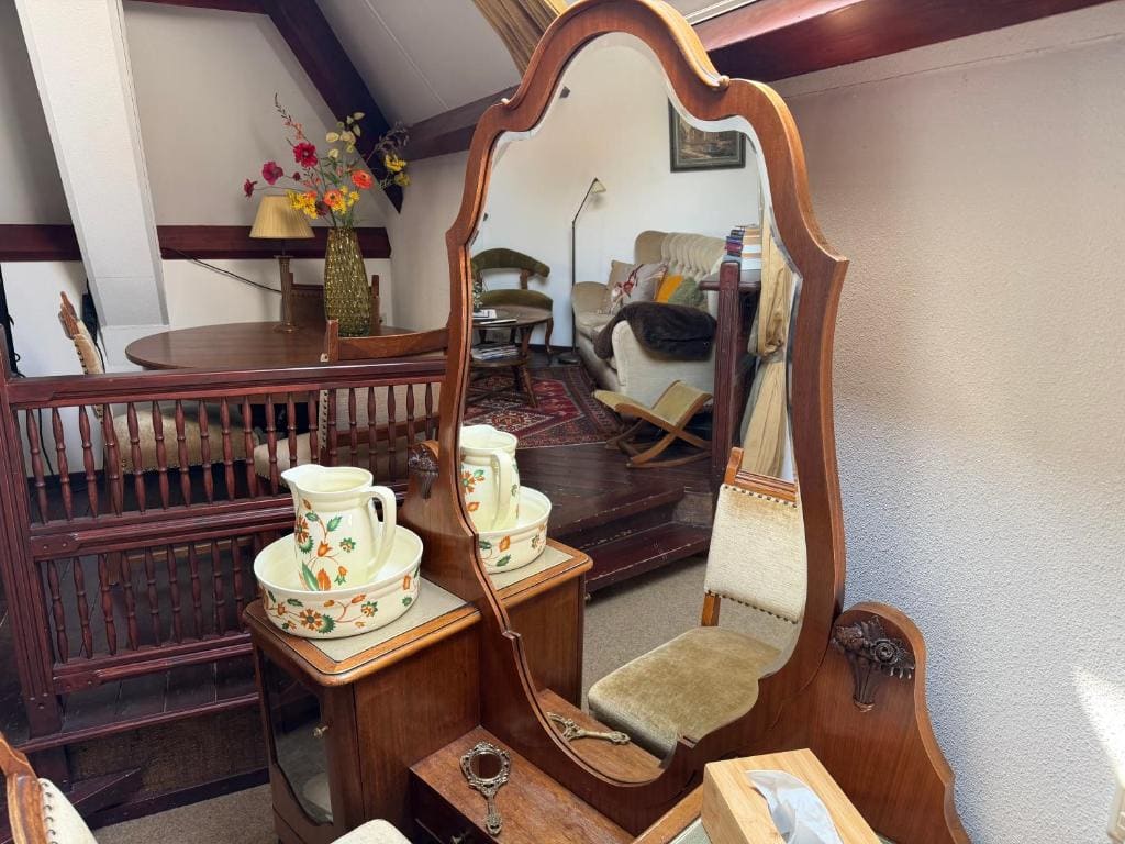 King Suite room - Image 3