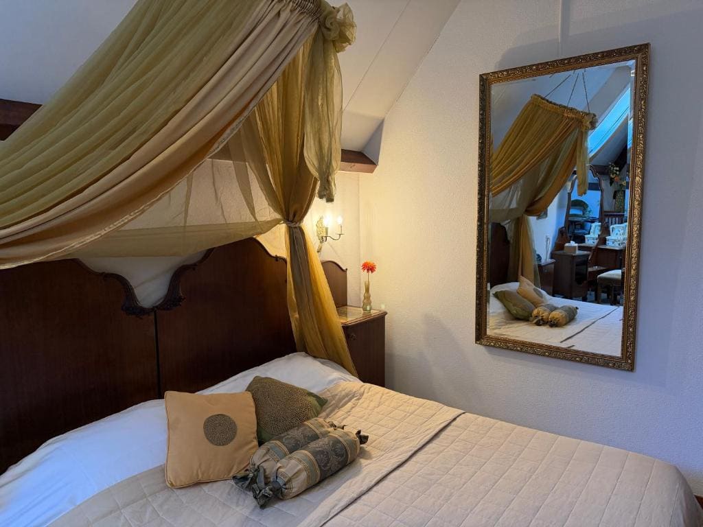 King Suite room - Image 2