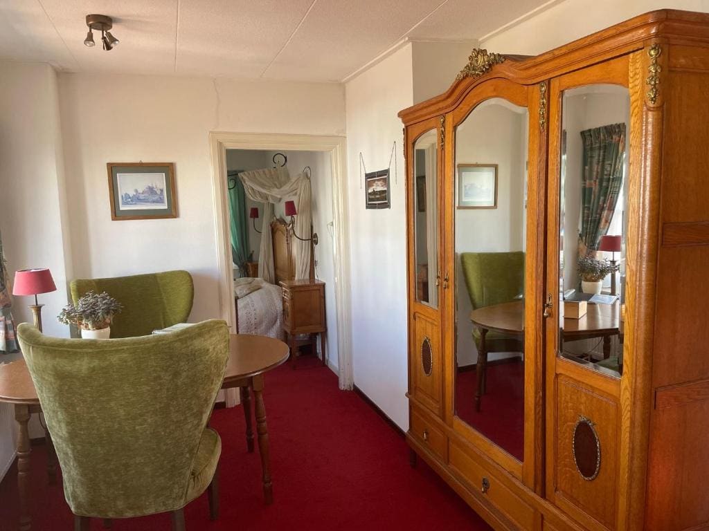 Suite room - Image 3