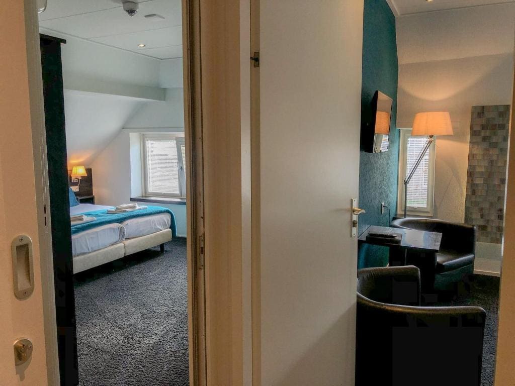 Family Room room - Image 3