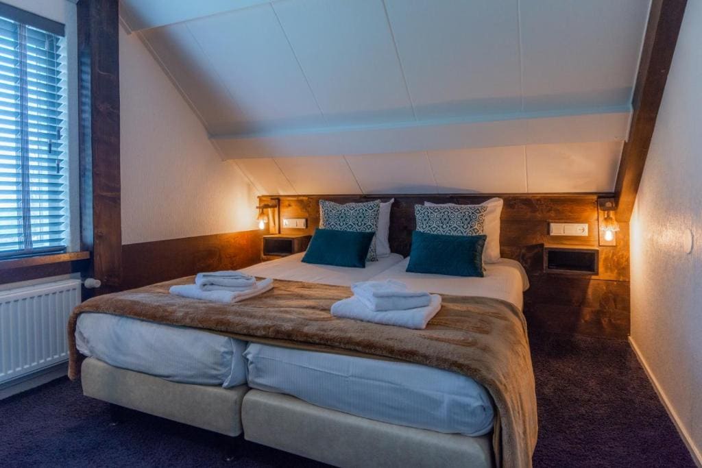 Standard Twin Room room - Image 3