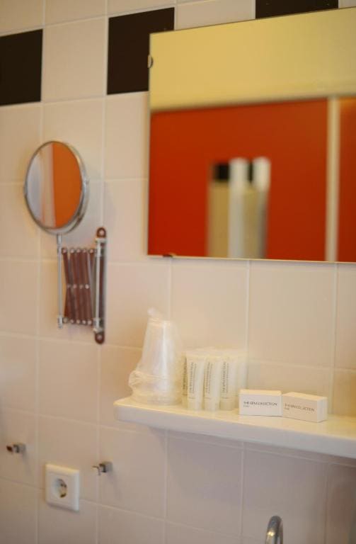 Quadruple Room with Shared Bathroom room - Image 3