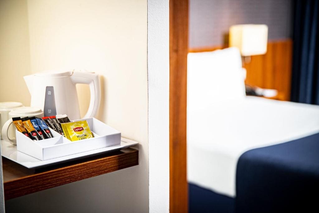 Standard Twin Room with Two Single Beds room - Image 2