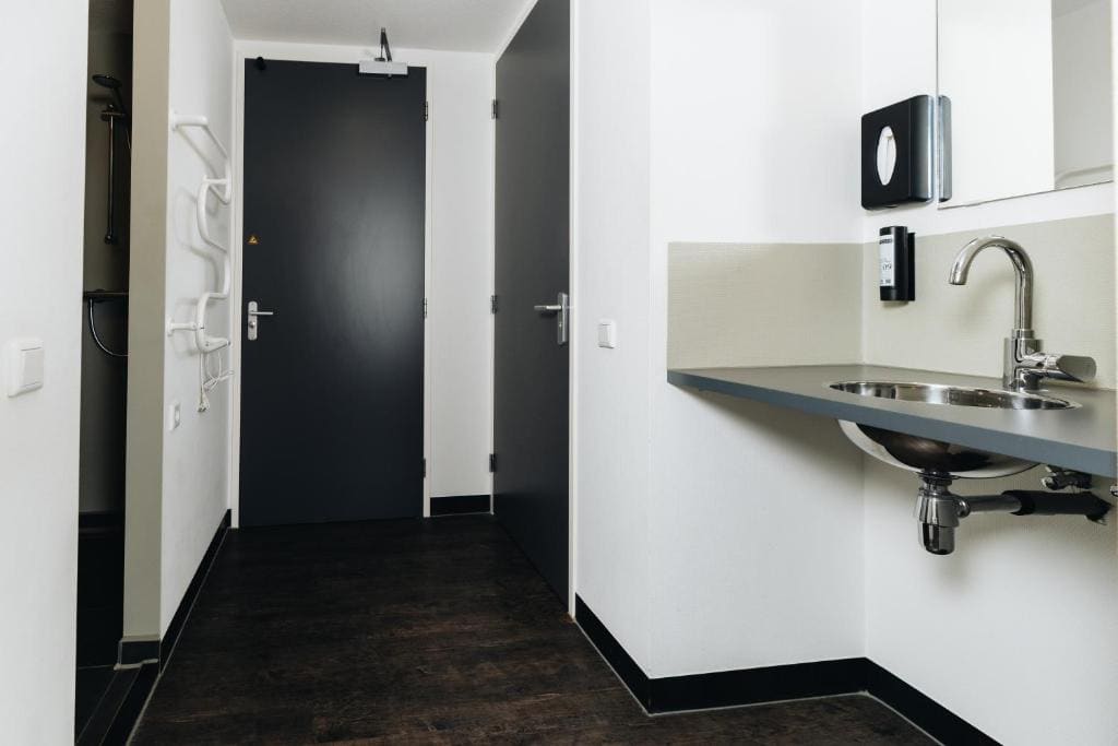 Double or Twin Room with Private Bathroom room - Image 3