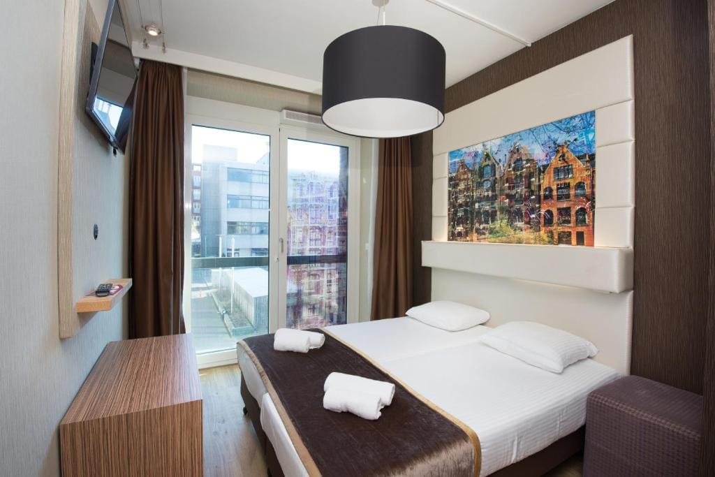 Deluxe Double Room with Balcony room - Image 2