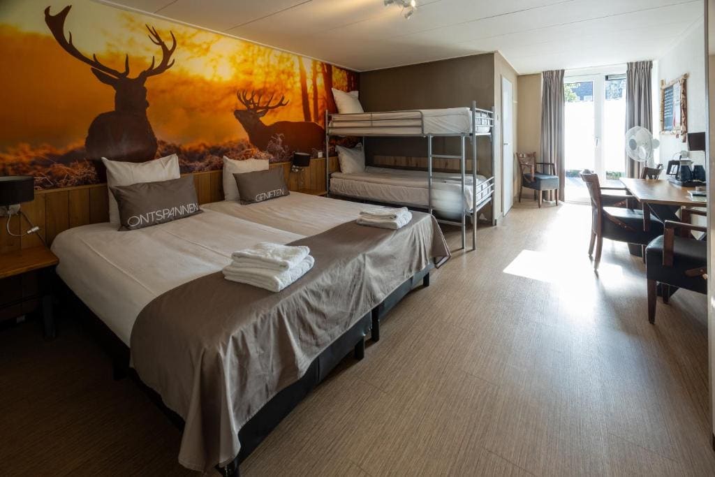 Family Room room - Image 3