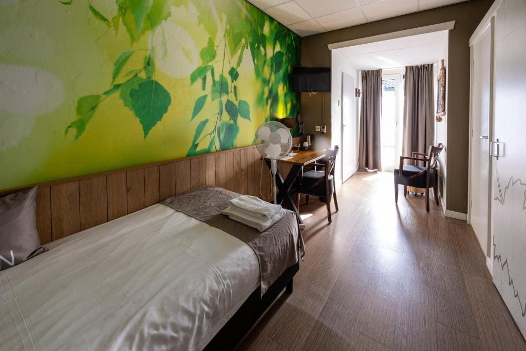 Single Room with Garden View room - Image 2