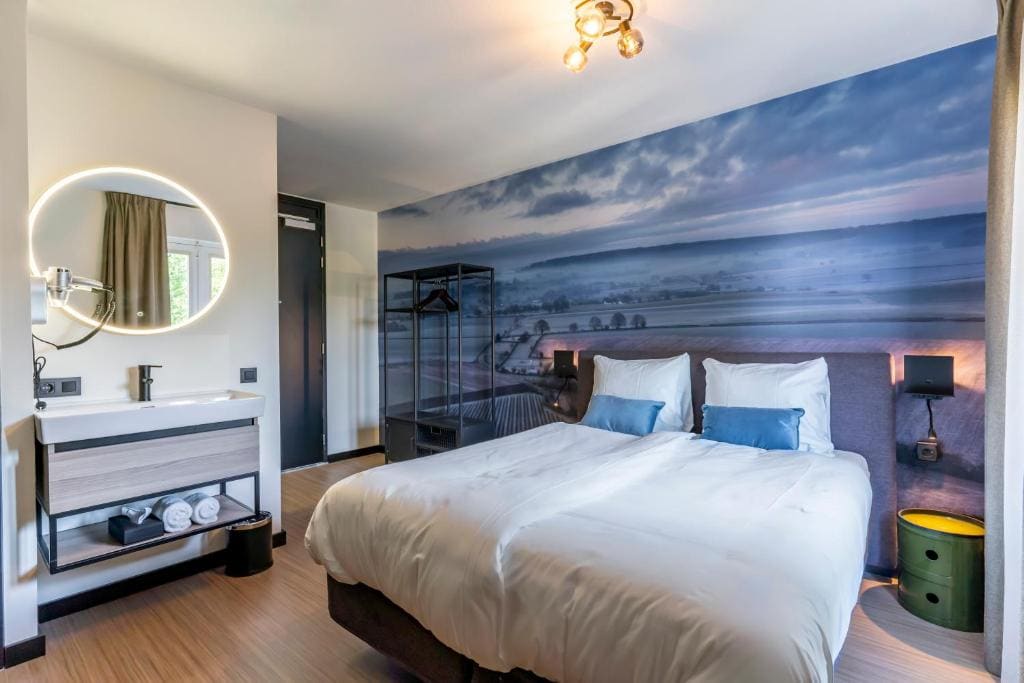 Comfort Room with Balcony room - Image 2