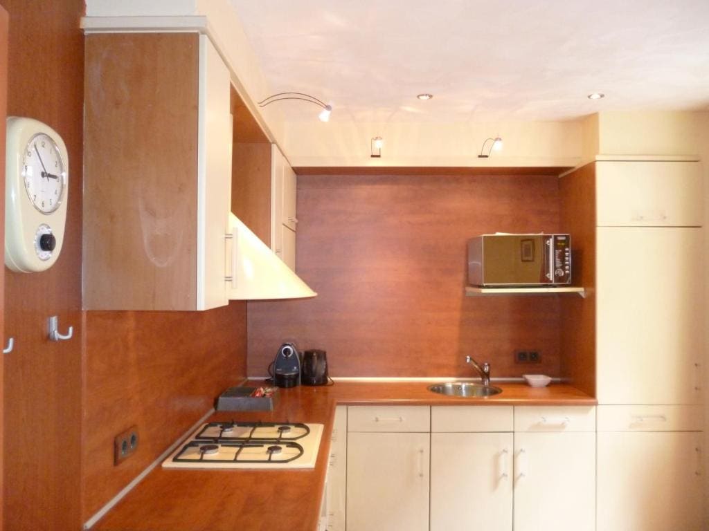 One-Bedroom Apartment room - Image 3