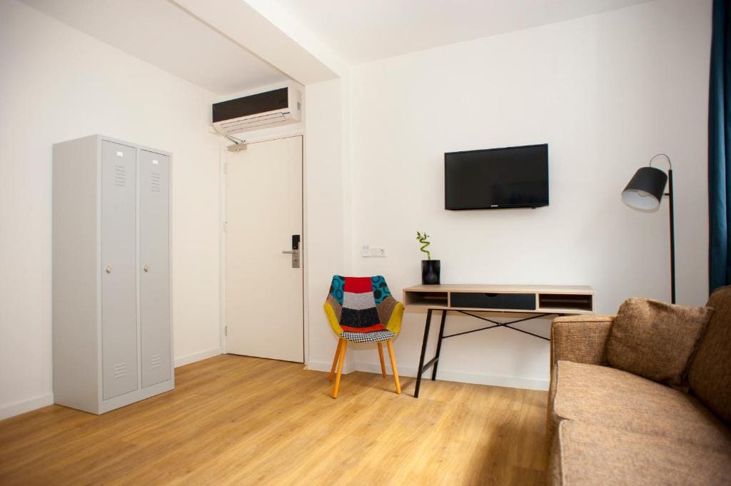 Standard Quadruple Room room - Image 2