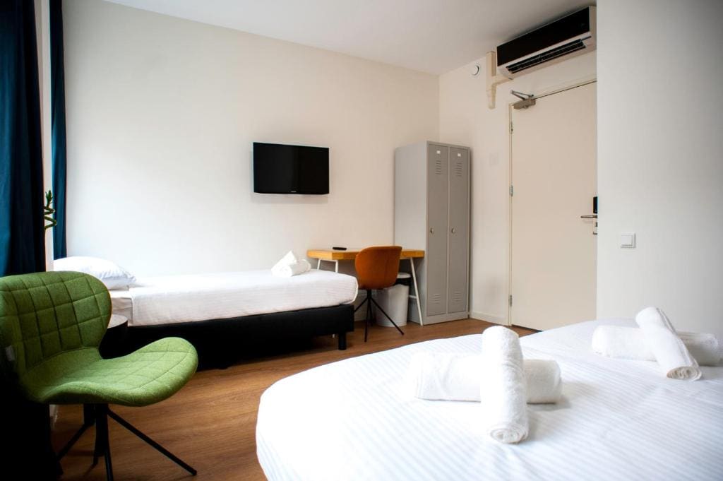 Standard Triple Room room - Image 1