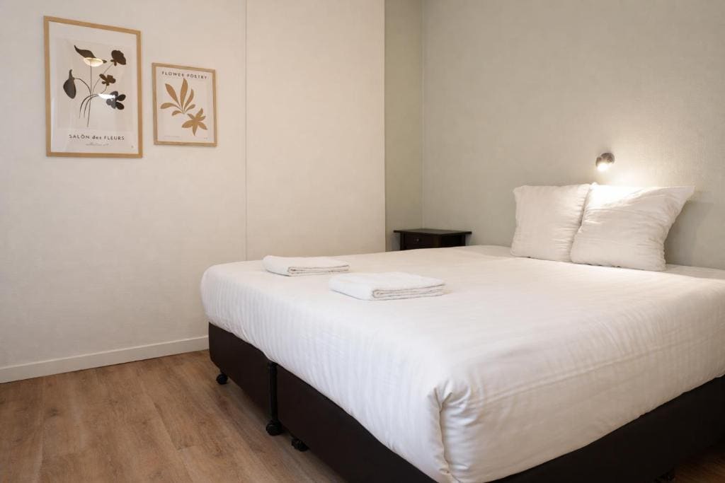 Hostel Comfort Double Room room - Image 2