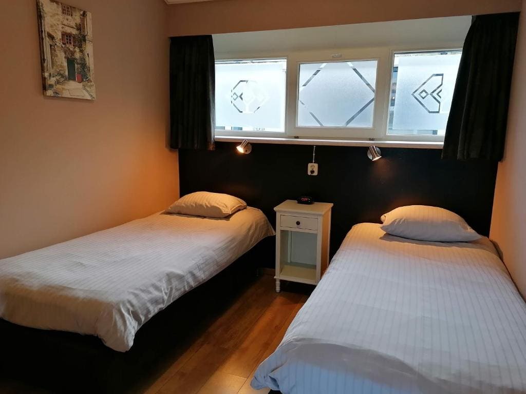 Studio (4 Adults) room - Image 2