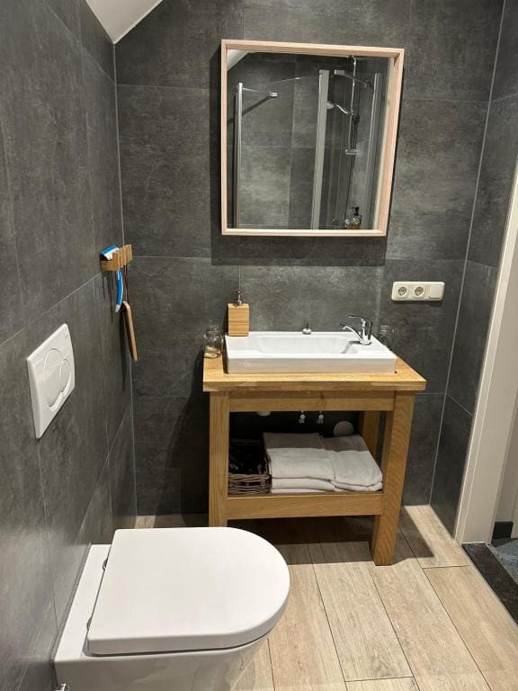 Triple Room with Private Bathroom room - Image 2