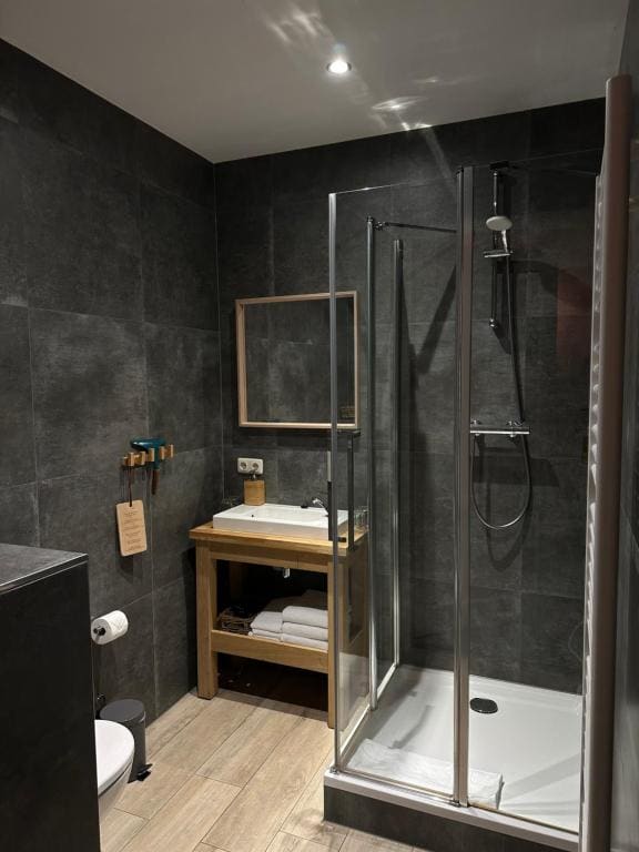 Superior Quadruple Room room - Image 3