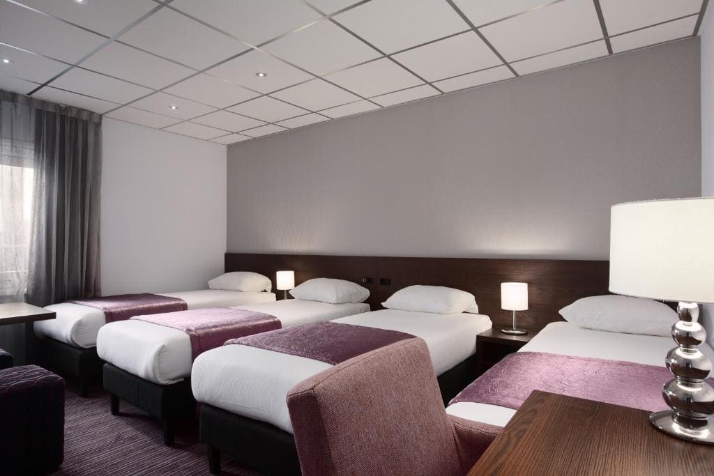 Family Room room - Image 3