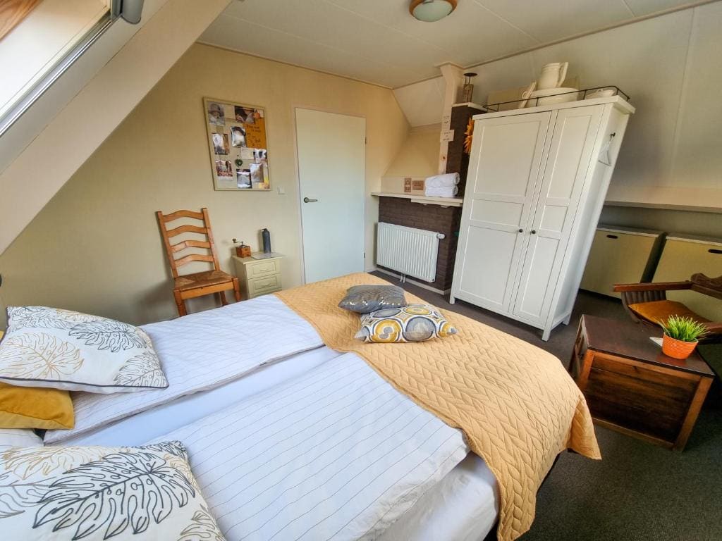 Deluxe Double Room with Extra Bed room - Image 3