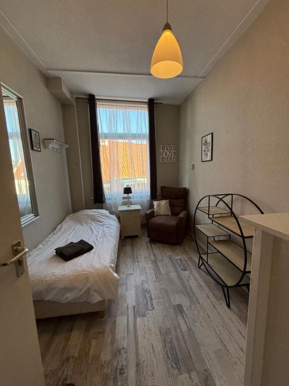 Room room - Image 3