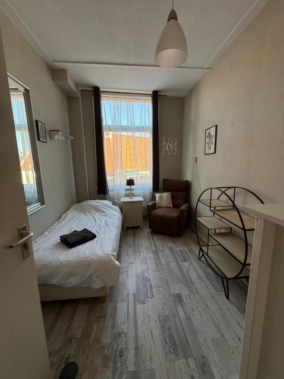 Room room - Image 2