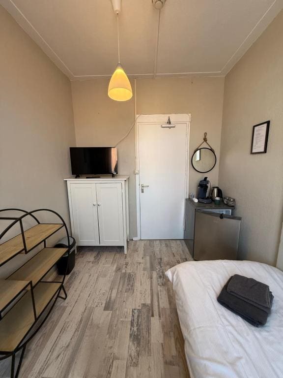 Room room - Image 1