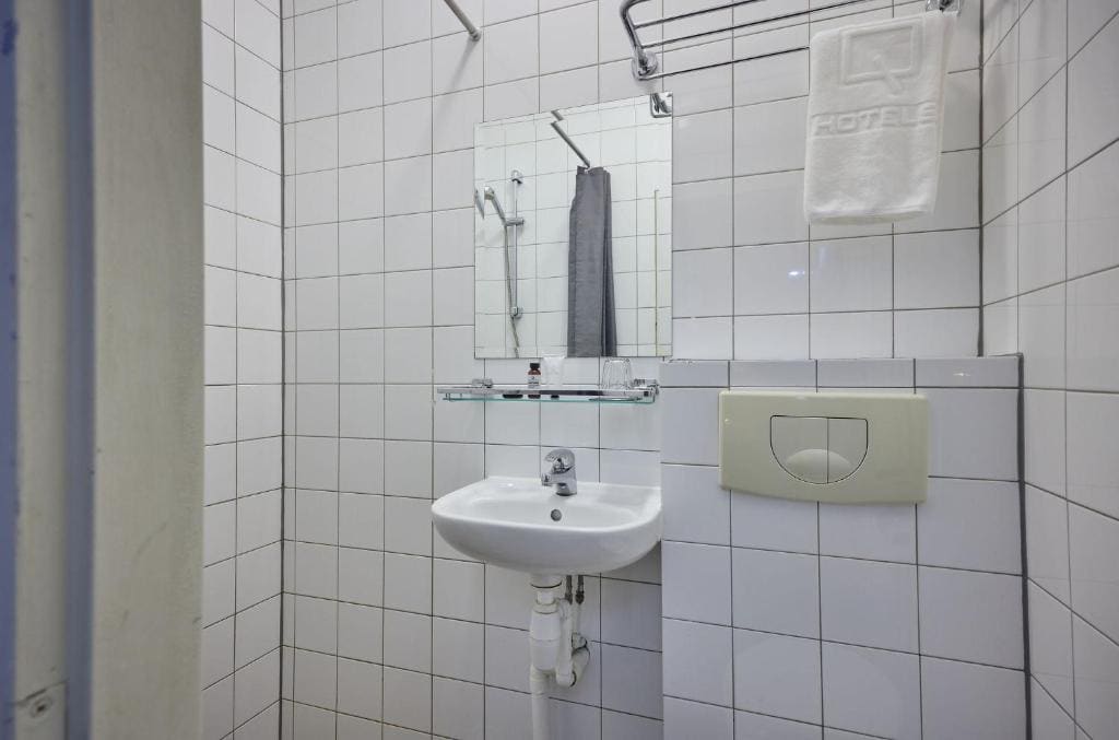 Low Budget Single room room - Image 2