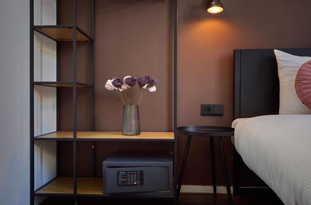 Luxury Double with Balcony room - Image 2